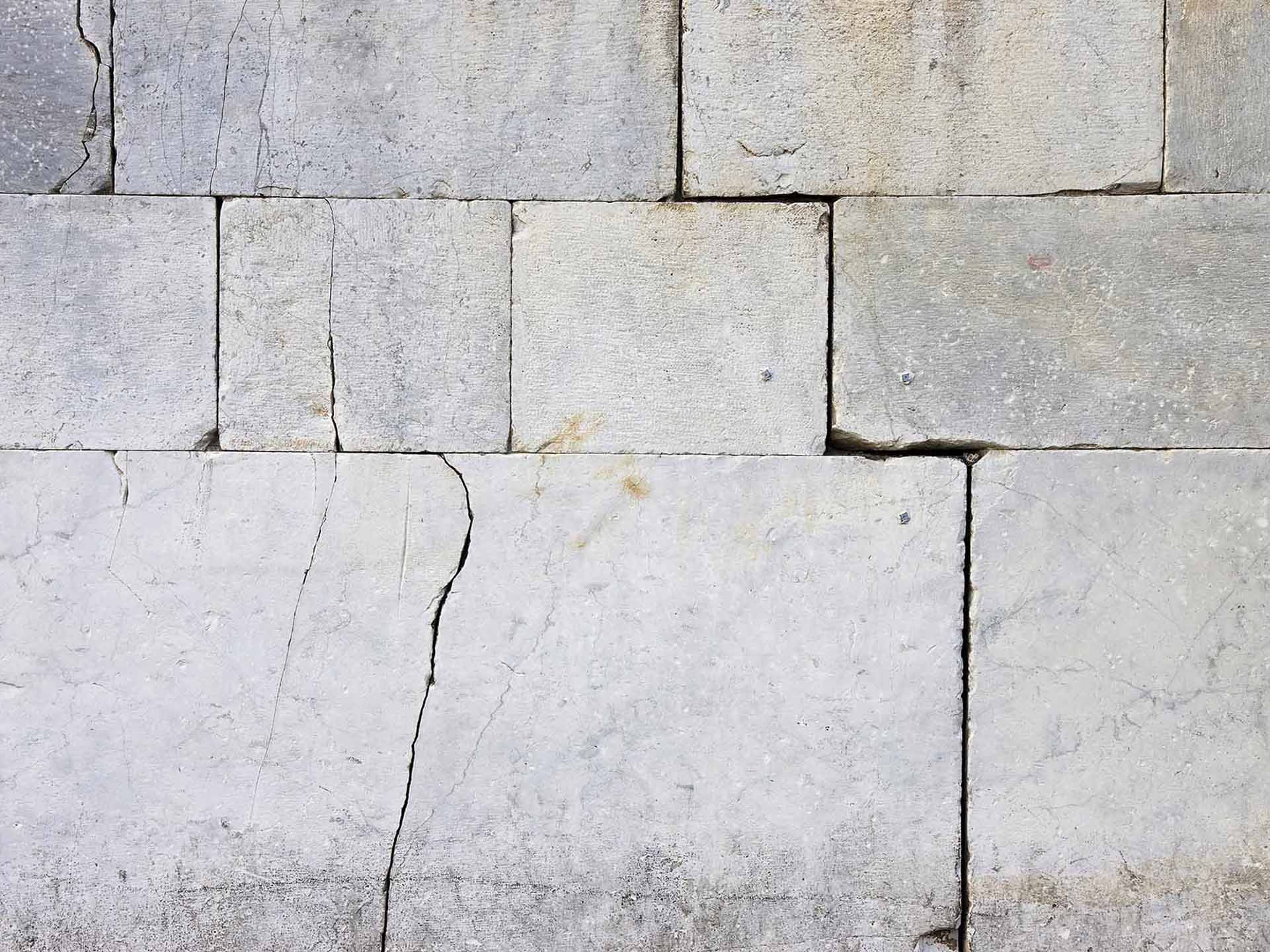 stone crack in foundation
