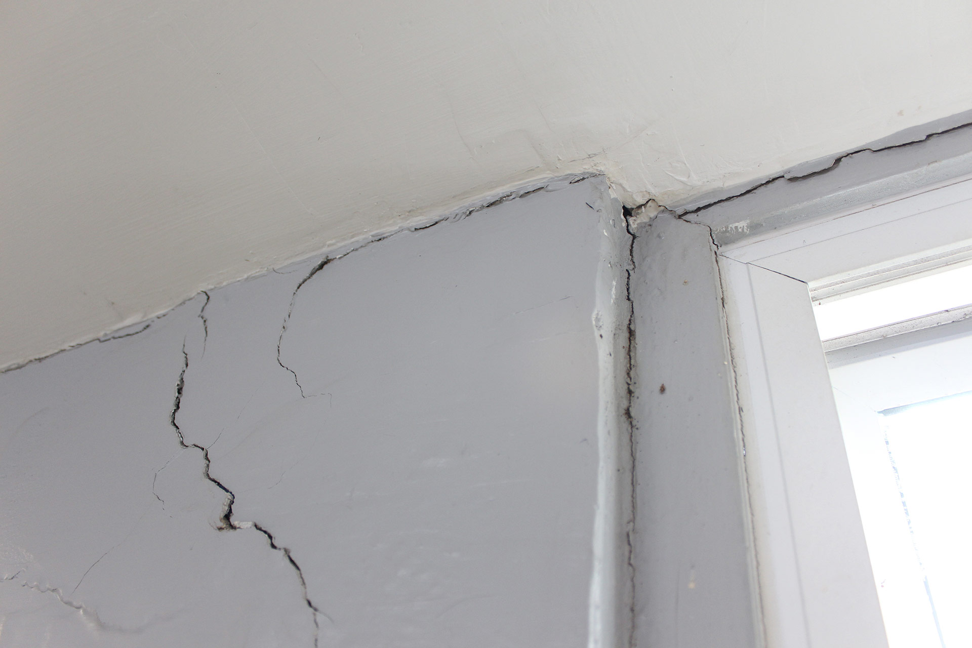 interior drywall crack